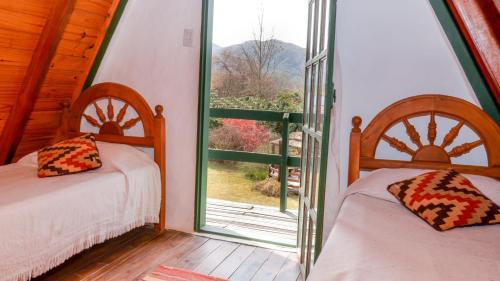 Ένα ή περισσότερα κρεβάτια σε δωμάτιο στο Cabañas Verde y Blanco