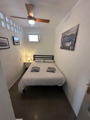 Apartment in old town with roof terrace and fibre, Tarifa