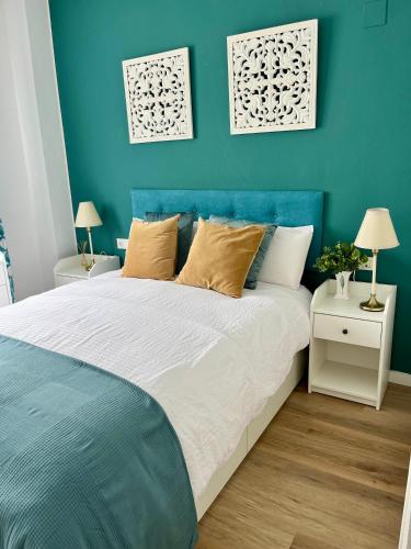 a bedroom with a blue wall and a bed at Casa Hoyo 19 in Masía Aldamar