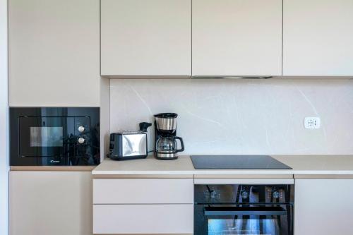 Kuchyň nebo kuchyňský kout v ubytování LAGOBALDO Apartments - Regarda Travel