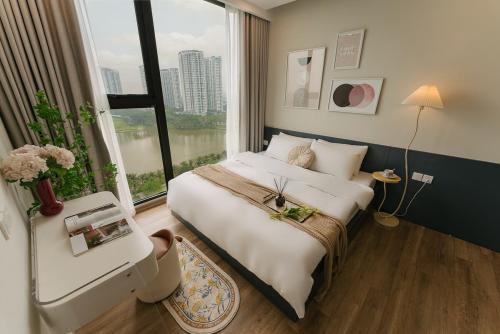 a hotel room with a bed and a window at -20 Off I Beloving Home I 3BR Lakeview I Onsen I Golf View in Cong Luận