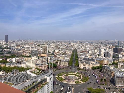 Le 300 by HappyNoWorry