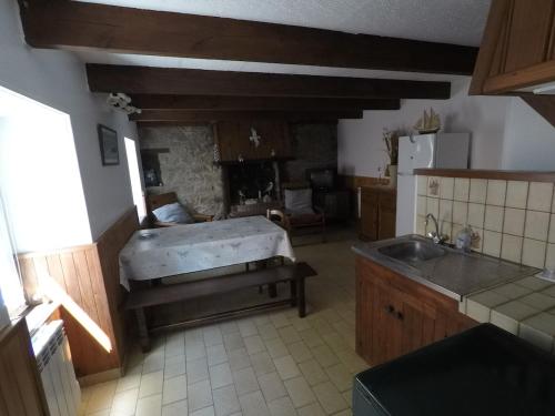 Kuchyň nebo kuchyňský kout v ubytování Petite maison de pêcheur en bord de mer