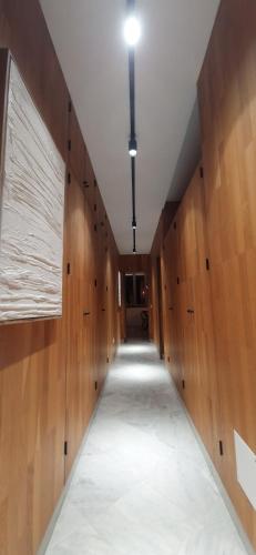 a hallway with wood paneling and a hallway with a long corridor at Casa Kiwi in Algeciras