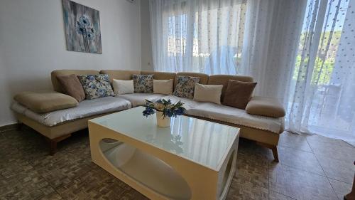 Χώρος καθιστικού στο Villa Apartment in Lura Complex