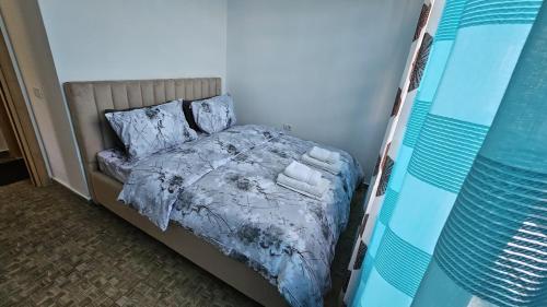 Ένα ή περισσότερα κρεβάτια σε δωμάτιο στο Villa Apartment in Lura Complex