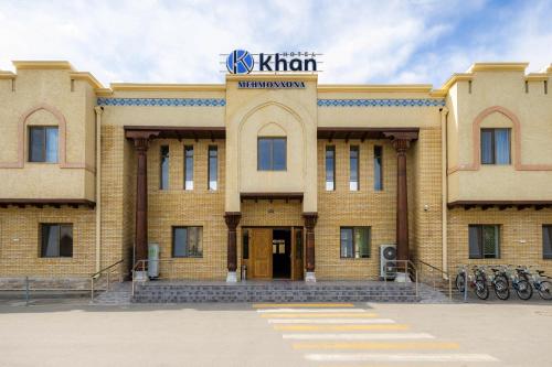 Muka bangunan atau pintu masuk Khan Hotel Samarkand