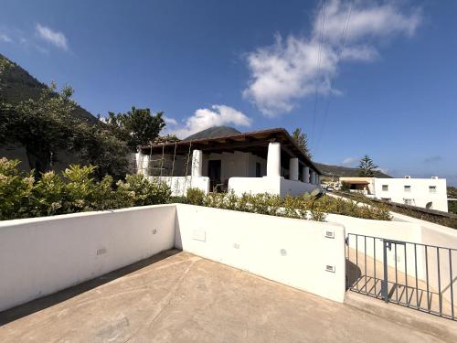 a white fence in front of a house at Case a Malfa - Alba & Rosina, Isola Salina in Malfa