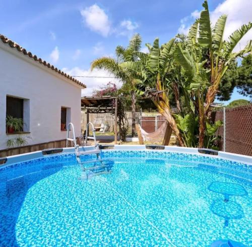 a swimming pool in the backyard of a villa at Casa Ohanna Lugar idílico en plena naturaleza in El Soto