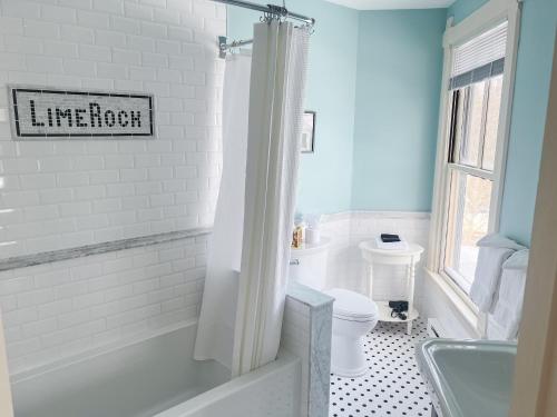 Bilik mandi di LimeRock Inn