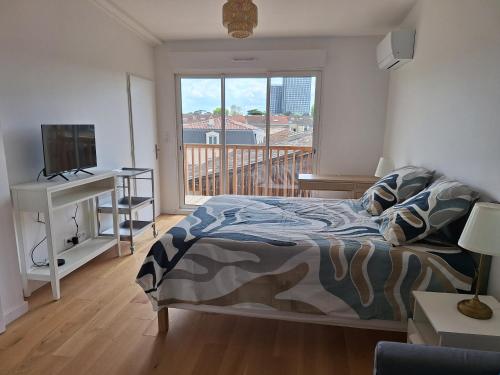 Studio 1 rénové lit queen size balcon garage