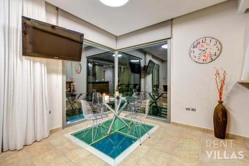 Bazén v ubytování RVG Luxury Houses with private pools in Porto Heli nebo v jeho okolí