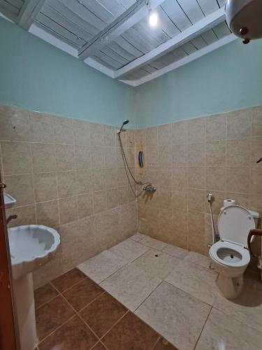 a bathroom with a toilet and a sink at Motel moon in Tunis