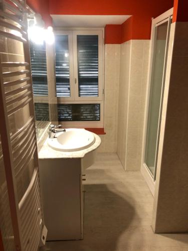 Bilik mandi di portes du cantal 2
