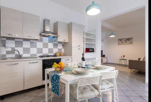 Trastevere Station 2BR & Balcony