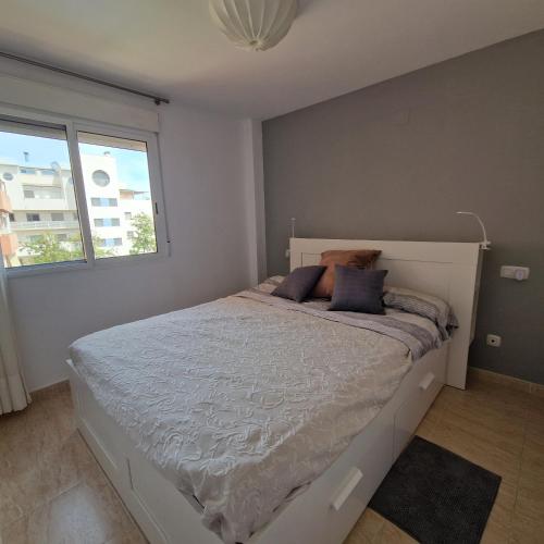 Moderno y renovado apartamento en urbanización Playa Castillo, Denia