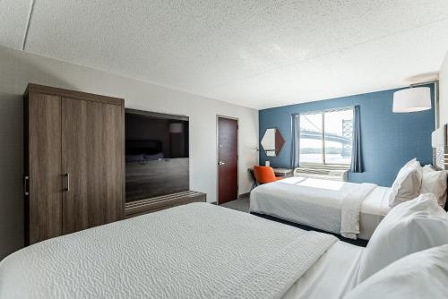 a hotel room with two beds and a flat screen tv at Holiday Inn Express Philadelphia Penn's Landing by IHG in Philadelphia