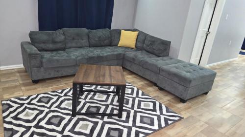 Stephens Ventures,9 mins from National Stadium, New home with Jacuzziにあるシーティングエリア