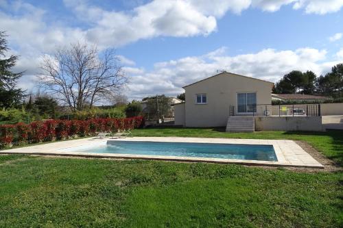 Villa familiale avec piscine, jardin à 10 mn d'Uzès