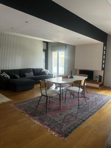 Spacious stylish flat at acropolis area