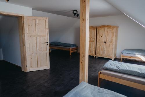 Ein Bett oder Betten in einem Zimmer der Unterkunft Zážitkový Ranč Nevada