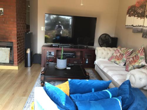 Televisyen dan/atau pusat hiburan di Tranquil Haven