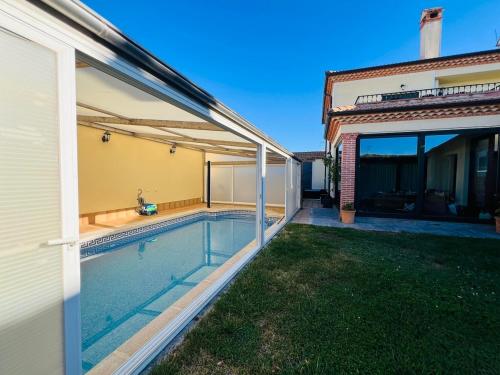 Πισίνα στο ή κοντά στο La Villa de Pi