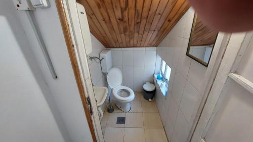 Koupelna v ubytování Vikendica Vidikovac na Zavojskom jezeru