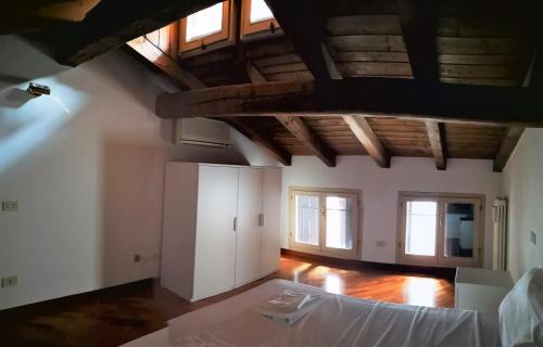 Ένα ή περισσότερα κρεβάτια σε δωμάτιο στο Via Pepoli Apartments
