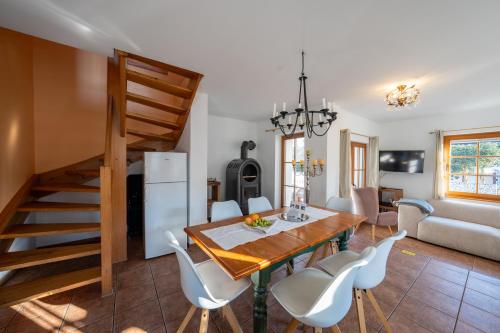 a kitchen and dining room with a table and chairs at Ferienhof am Trift in Bad Saarow