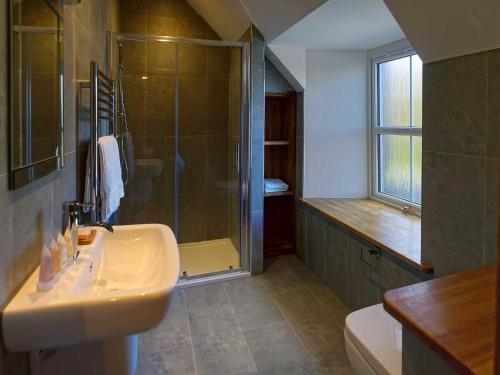 a bathroom with a sink and a shower at Edinbane Inn in Edinbane