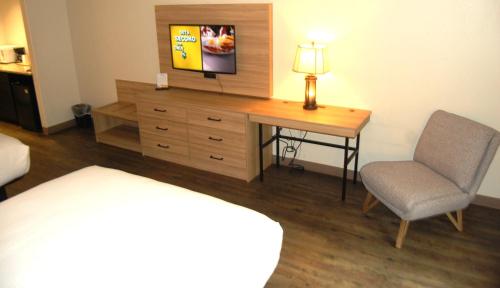 a hotel room with a desk and a chair at Vacation Lodge in Pigeon Forge