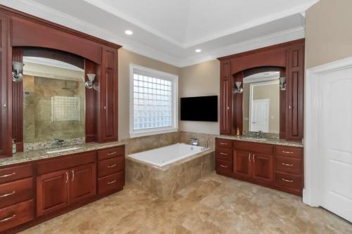 a bathroom with a large tub and two sinks at The Panola Mansion - Indoor Pool & Pavilion in Stockbridge
