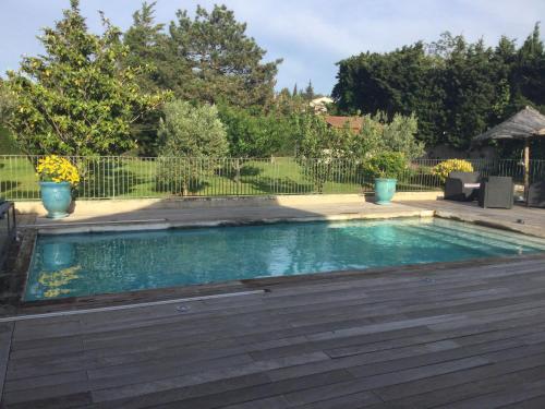 1 chambre 1 cuisine & salle d'eau privées avec piscine et jacuzzi