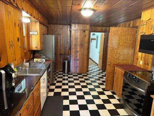 Dapur atau dapur kecil di Kanati Falls Ranch