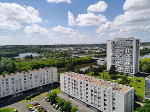 Photo de la galerie de l'établissement Lake & River view apartment with Sunset, à Tours