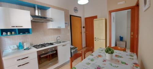Una cocina o cocineta en Residence Pugliamare