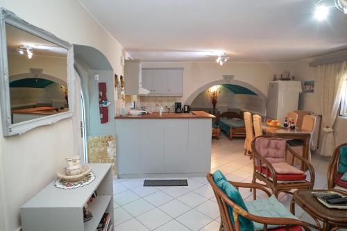 Gallery image of Krassi Apartment, Agios Mattheos in Ágios Matthaíos