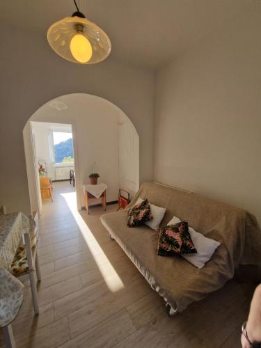 a living room with a couch and a table at Il Paradiso di Adriana in Bonassola