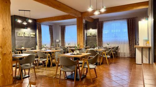 Εστιατόριο ή άλλο μέρος για φαγητό στο Gościniec nad Suchą Wodą z Sauną w ogrodzie