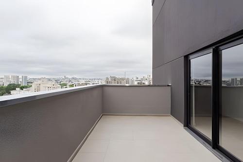 Un balcón o terraza de Apartamento garden super moderno próximo ao Jardim Botanico e à Rodoviária - Cama Queen/WIFI/Ar Condicionado