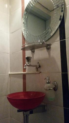 A bathroom at Acropolis Hotel
