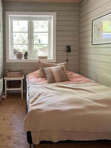 Ένα ή περισσότερα κρεβάτια σε δωμάτιο στο Summer House With Soul And Family Roots In Rørvig