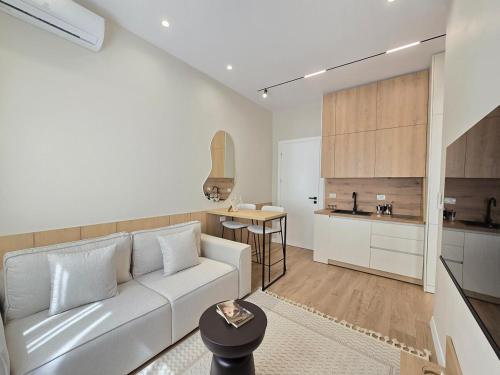 Stylish Base - City Center