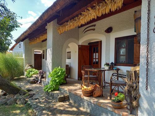Gallery image of Műemlék parasztház in Szentbékkálla