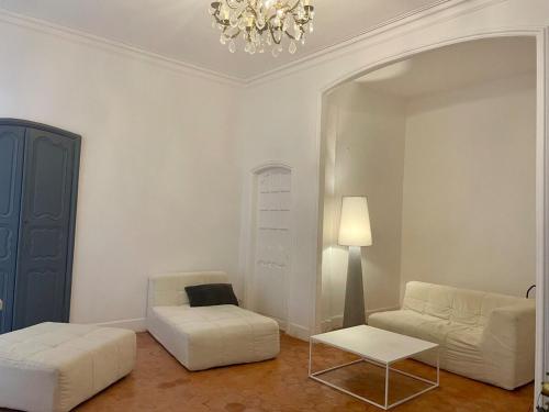 120 m2, hyper centre cathédrale proximité plage