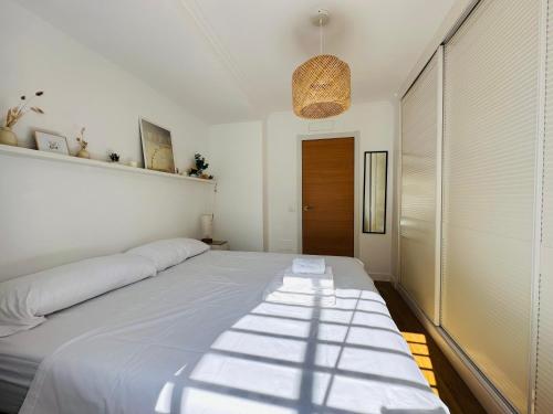 Apartment with private Terrace, Kingsize Bed, Highspeed-Wifi & AC