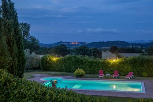 The swimming pool at or close to Agriturismo Le Anfore