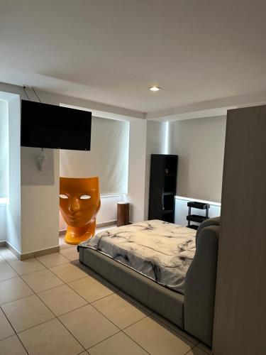 a bedroom with a bed and a flat screen tv at Departamentos de Lujo Alameda in Mexico City