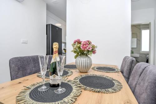 Apartments Castel L